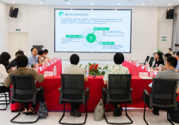 商務部電商司副司長王鵬飛一行調研國家級電子商務示范企業惠農網