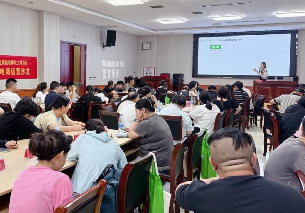 鳳陽(yáng)縣農(nóng)產(chǎn)品電商助農(nóng)孵化工坊直播電商培訓(xùn)班圓滿(mǎn)結(jié)業(yè)